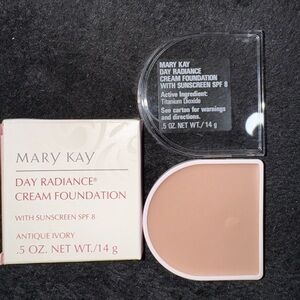 Mary Kay Day Radiance Cream Foundation - Antique Ivory